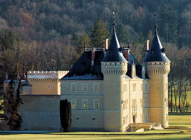 Jura valley castle - France