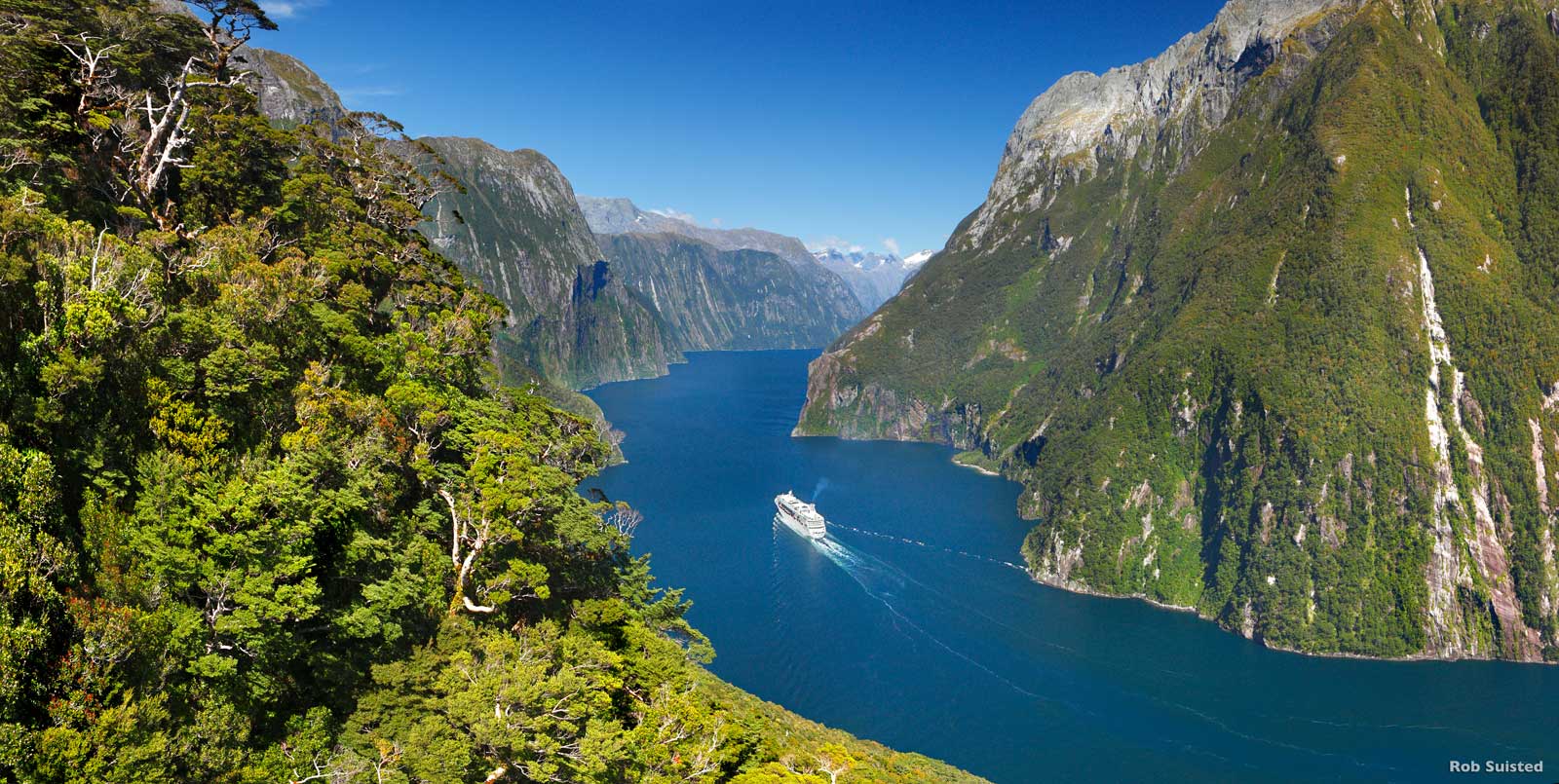 Milford Sound Fiordland Rob Suisted
