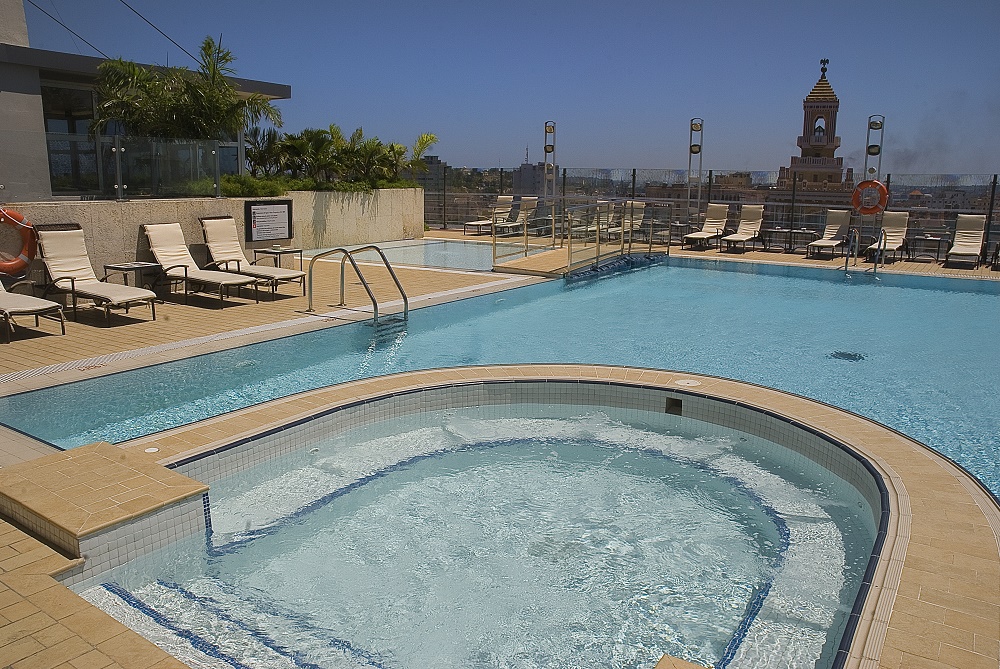 Cuba Parque Central rooftop pool