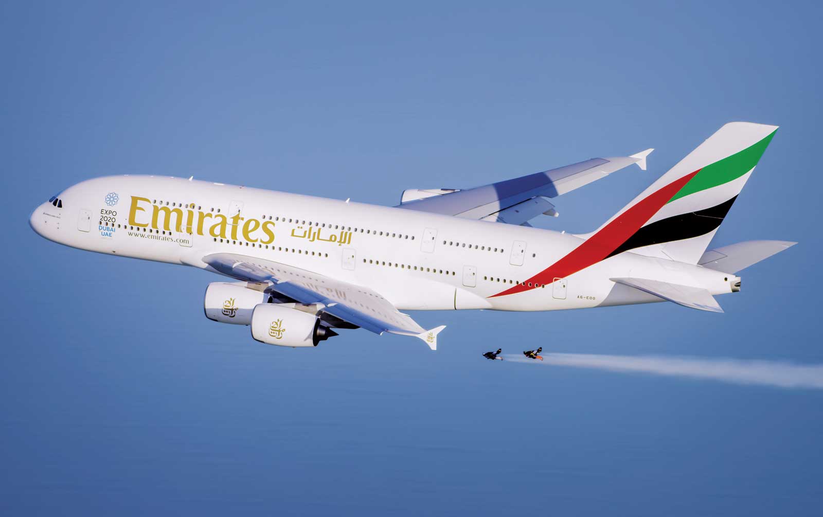 Jetman fly alongside Emirates A380