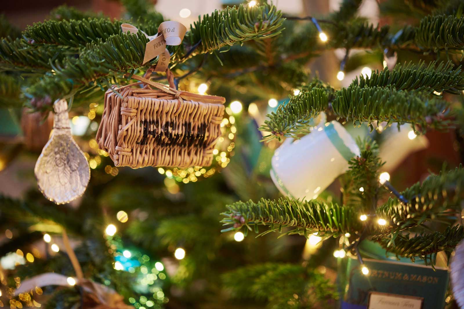 5 ultra festive hotel christmas trees luxury travel magazine 5 ultra festive hotel christmas trees luxury travel magazine