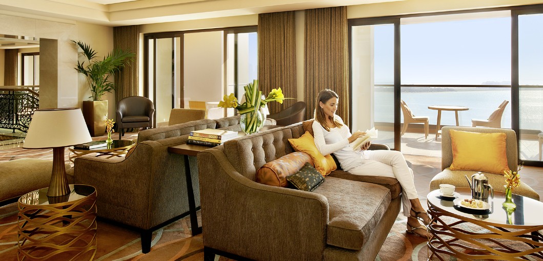 Fairmont The Palm Gold Lounge - Luxury Hotel in Dubai, UAE 