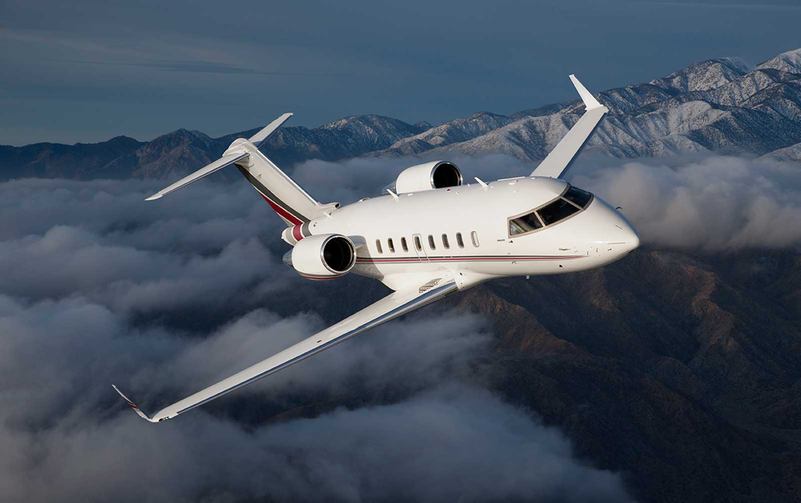 NetJets Challenger 650 in flight