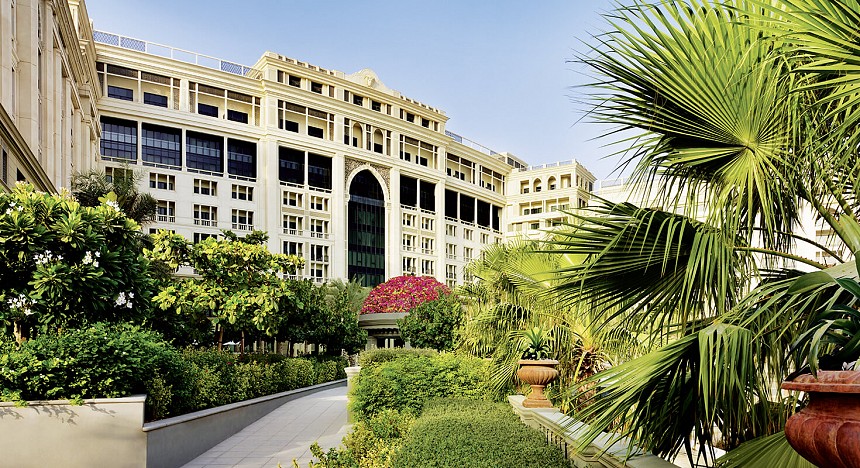 Palazzo Versace Dubai, Hotel, Resort, Dubai, Pool, Restaurants, Rooms, Kingsize bed, bathroom, spa