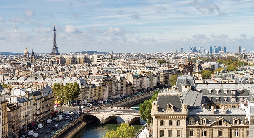 A view over Paris in the summer
