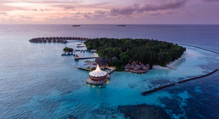 Baros, Maldives, Luxury Maldives resorts, Indian ocean, Pool, Beach, Villas, Island, Island Paradise, Luxurious, Travel news, magazine