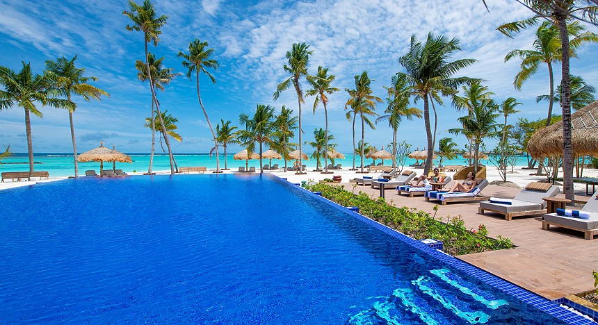 Luxury Hotels & Resorts, Luxury Island Resorts, Luxury Travel, Maldives, Pool, Beaches, Luxurious travel, Emerald, Island escapes, island paradise, honeymoon, travellers, view, luxury villas
