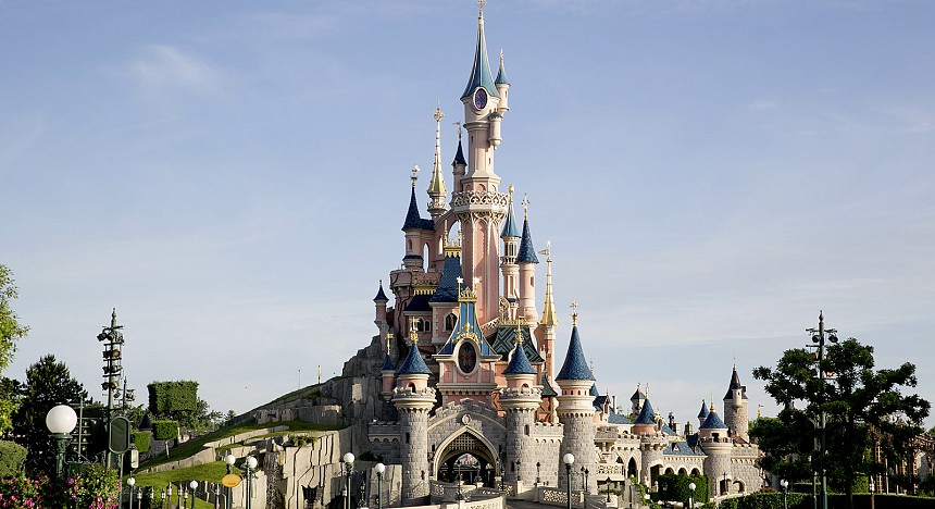 Walt Disney World Resort in Florida, Reopening, Disneyland Resort in California, Kids, Micky Mouse, Travel News, Luxury Travel News, Disneyland Paris, Games, Fun, Play, Theme parks 