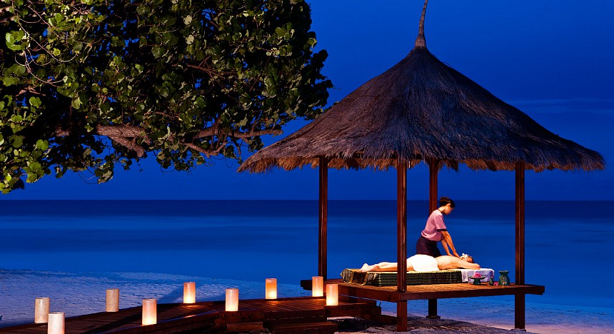 A relaxing massage on the beach is essential in the Maldives