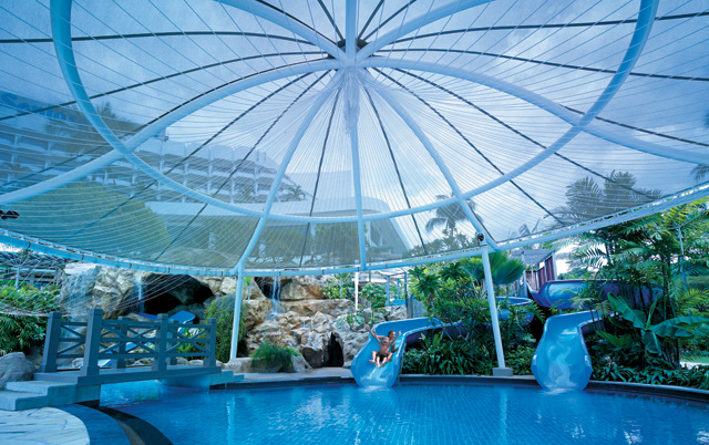 Shangri-La resort's swimming pool