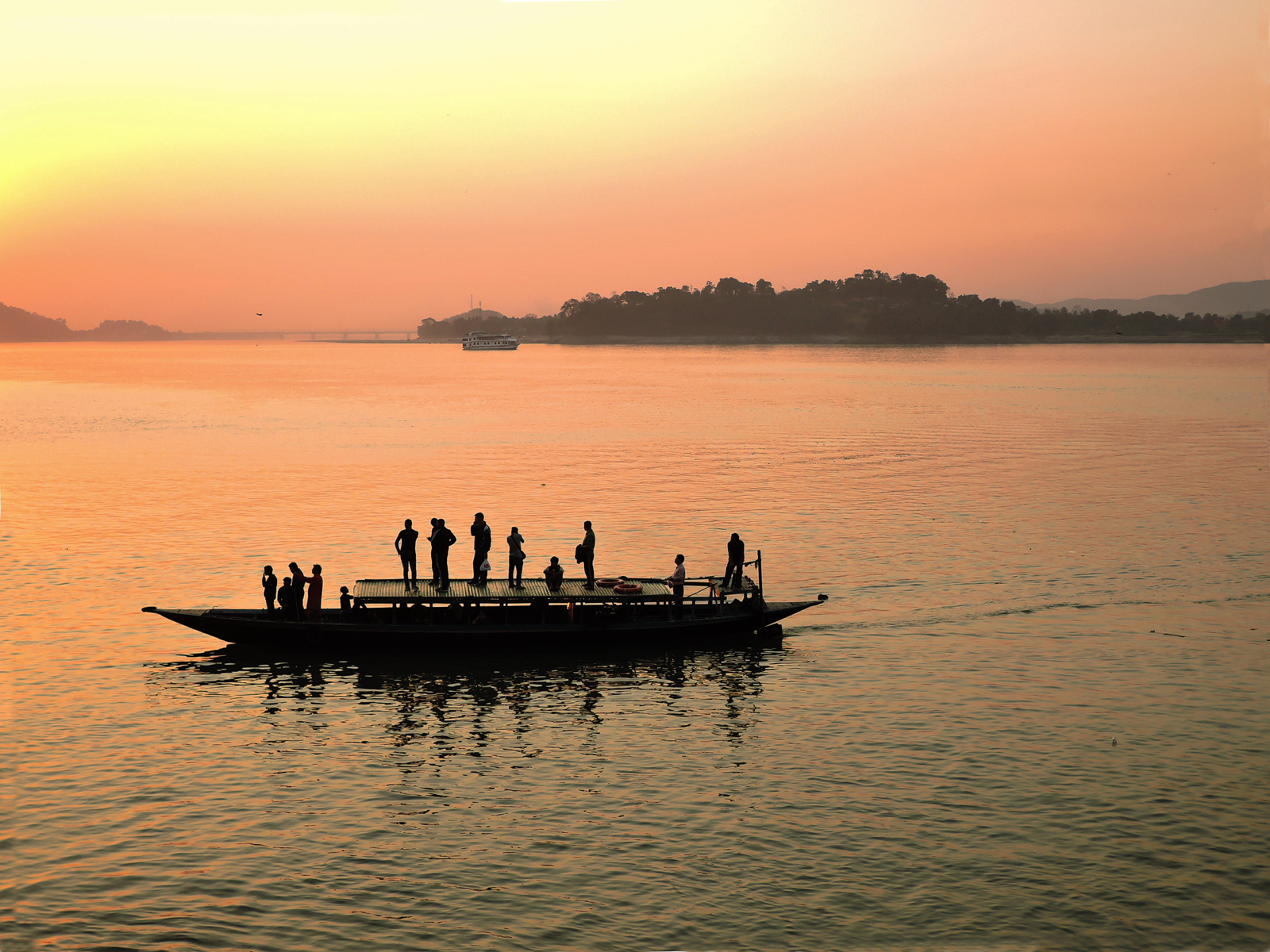 Брахмапутра океан. Река Брахмапутра. Брахмапутра Бангладеш. Бангладеш река Брахмапутра. Река Брахмапутра в Индии.