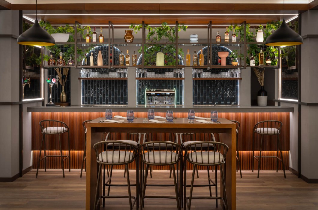 Aqua Restaurant / Bar