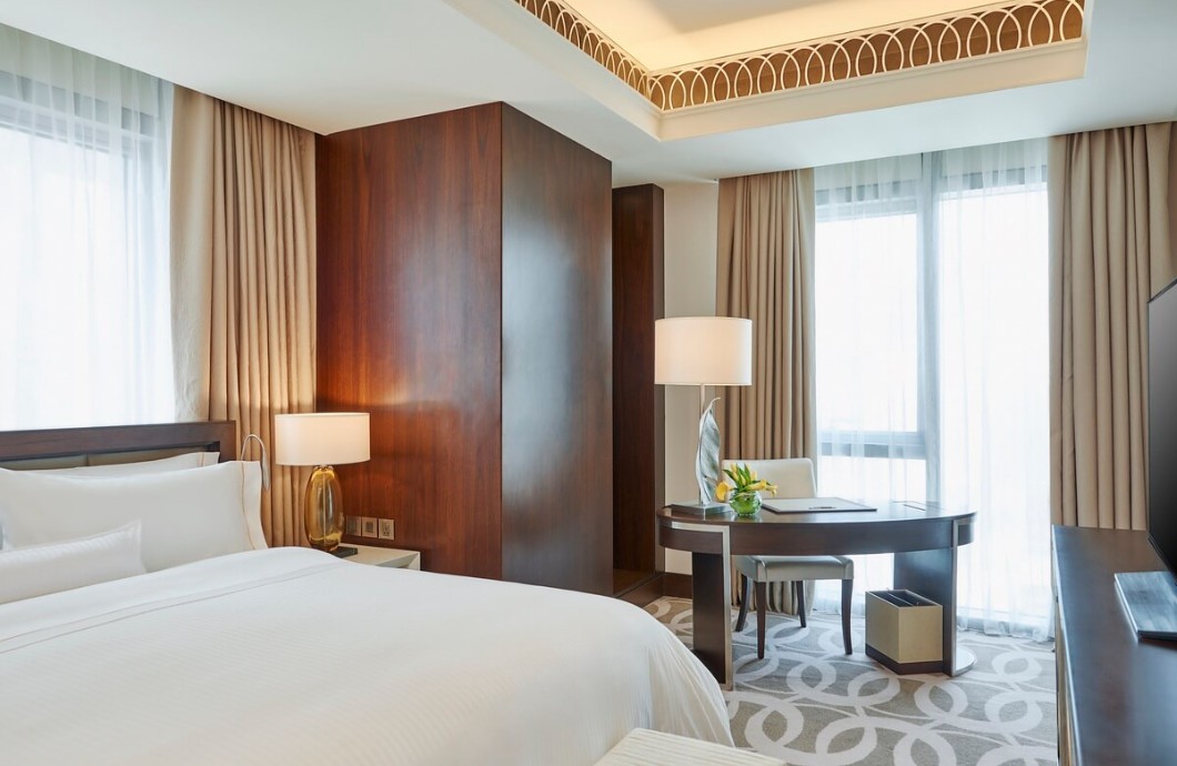Al Habtoor City Hotel Collection- Habtoor Palace, Hilton Dubai Al Habtoor City, V Hotel