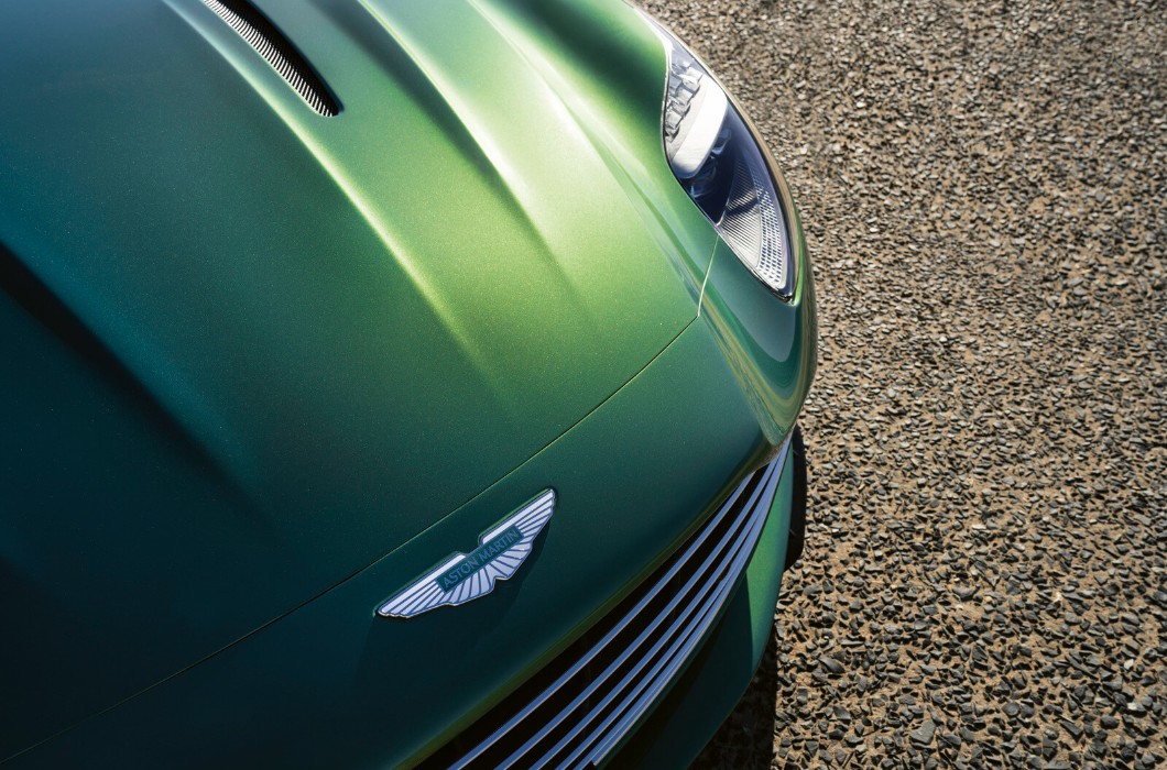 Aston Martin DB12