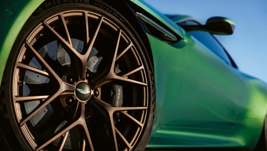 Aston Martin DB12