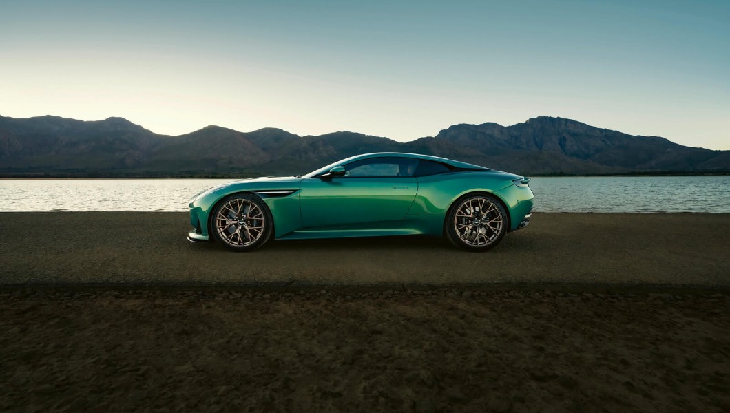 Aston Martin DB12